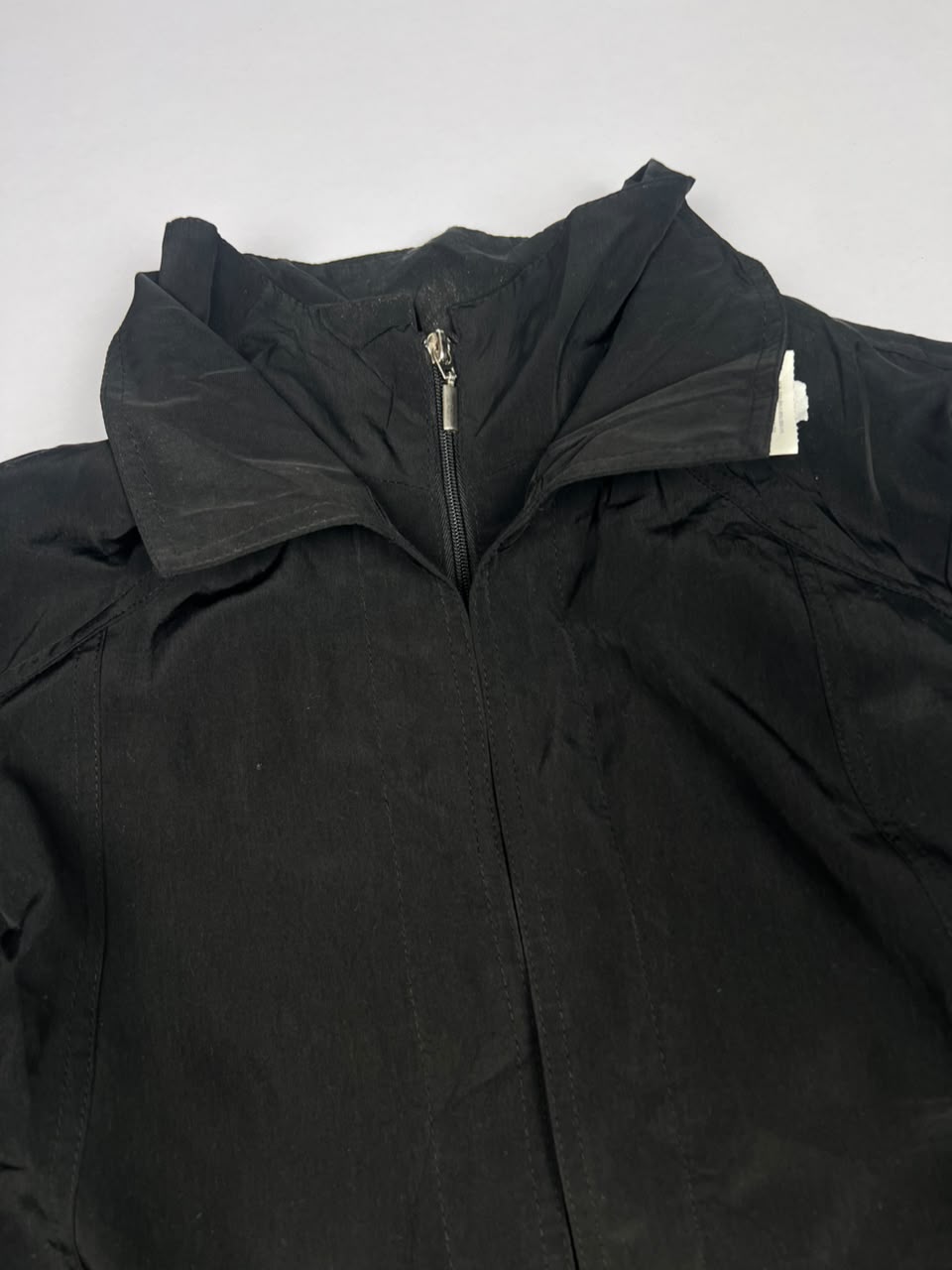 Vintage Zip-Up Jacket with Wide Collar and Button Cuff Details