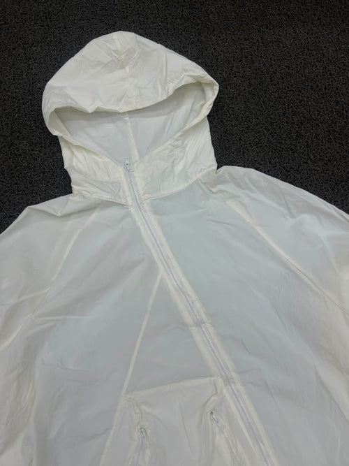 Minimalist White Hooded Windbreaker Jacket – Lightweight Full-Zip with Adjustable Hem
