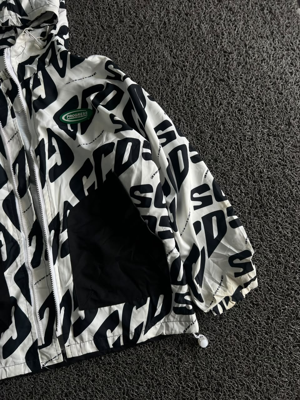 White Graphic Print Hooded Windbreaker Jacket ⚠️ No Zip