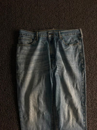 Vintage Washed Blue Denim Jeans – Relaxed Fit Classic 5-Pocket Jeans