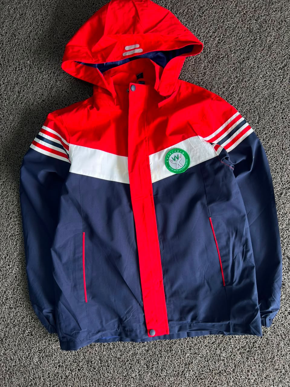 Men's Color Block Hooded Windbreaker Jacket – Red & Navy Lightweight Outdoor Full-Zip Coat