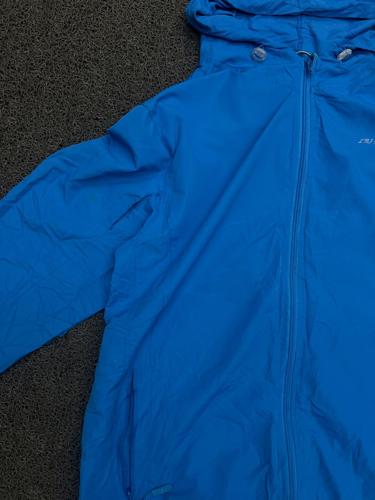 Blue Hooded Lightweight Sports Jacket with Zip Pockets ⚠️ Small Damage