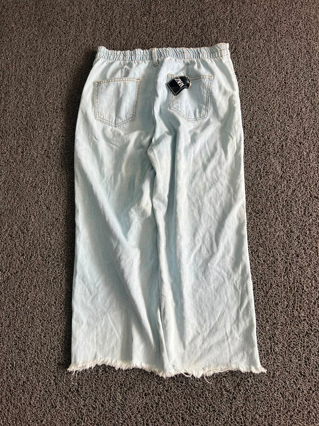 ZARA Light Wash Wide Leg Denim Jeans – Raw Hem