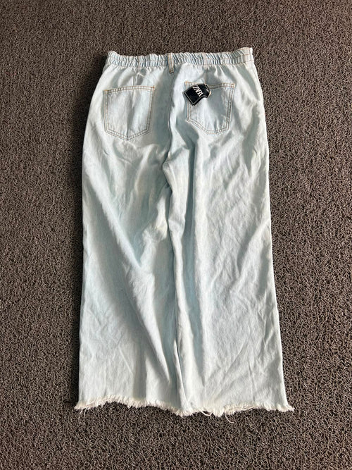 ZARA Light Wash Wide Leg Denim Jeans – Raw Hem