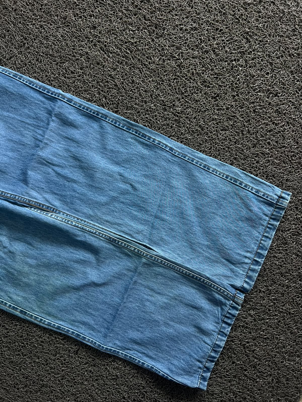 Vintage Light Blue Wide Leg Denim Jeans
Classic Relaxed Fit | Straight Wide Leg | Thrifted Denim Pants ⚠️ Small Stains