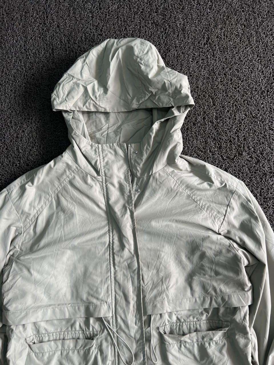 Minimalist Hooded Jacket – Outdoor & Travel Essential