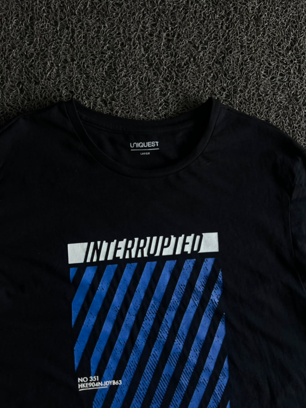 Uniquest Interrupted Graphic Print Black Cotton T-Shirt
