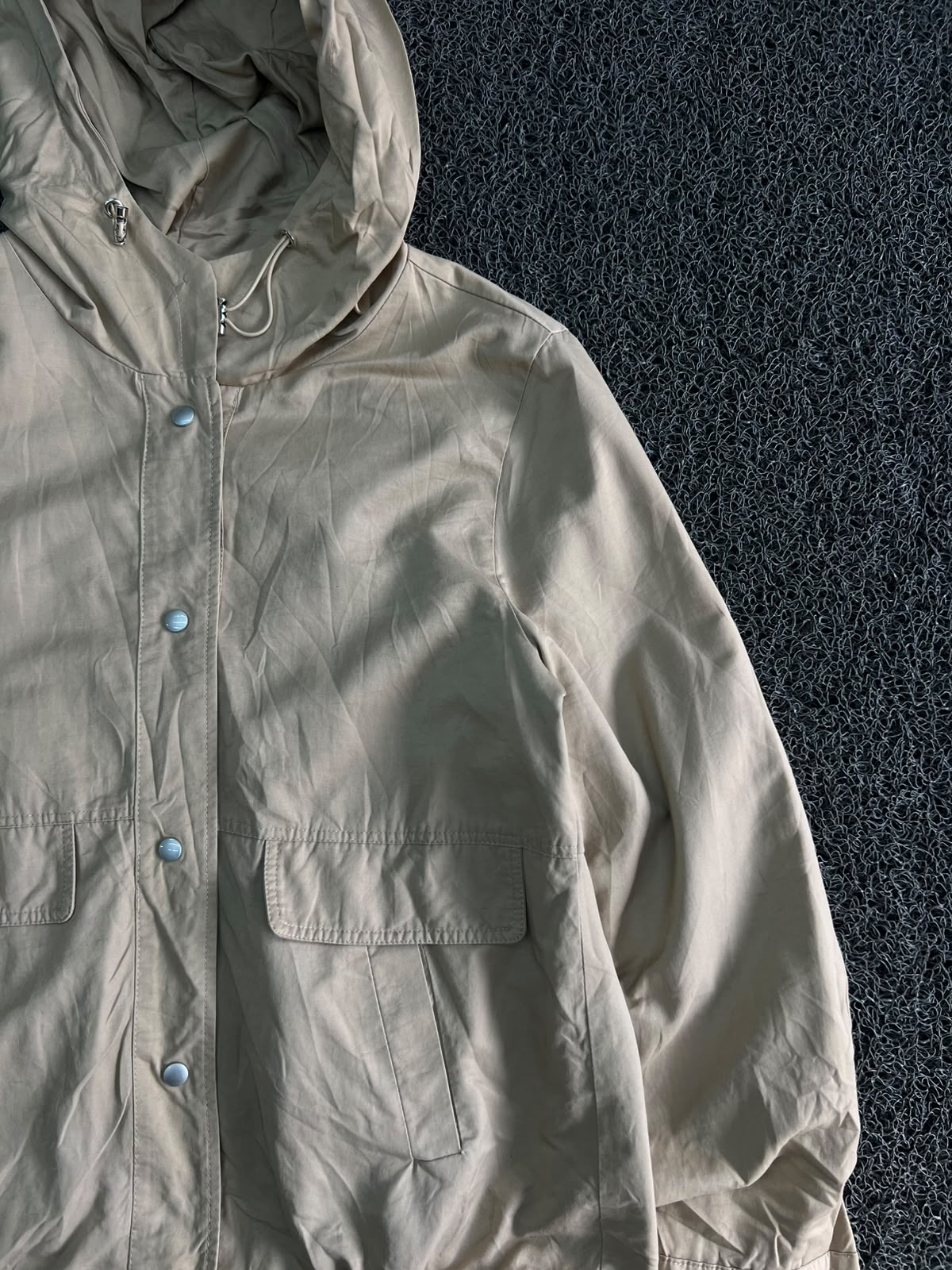 Vintage Beige Hooded Windbreaker Jacket – Minimal Utility Snap Front