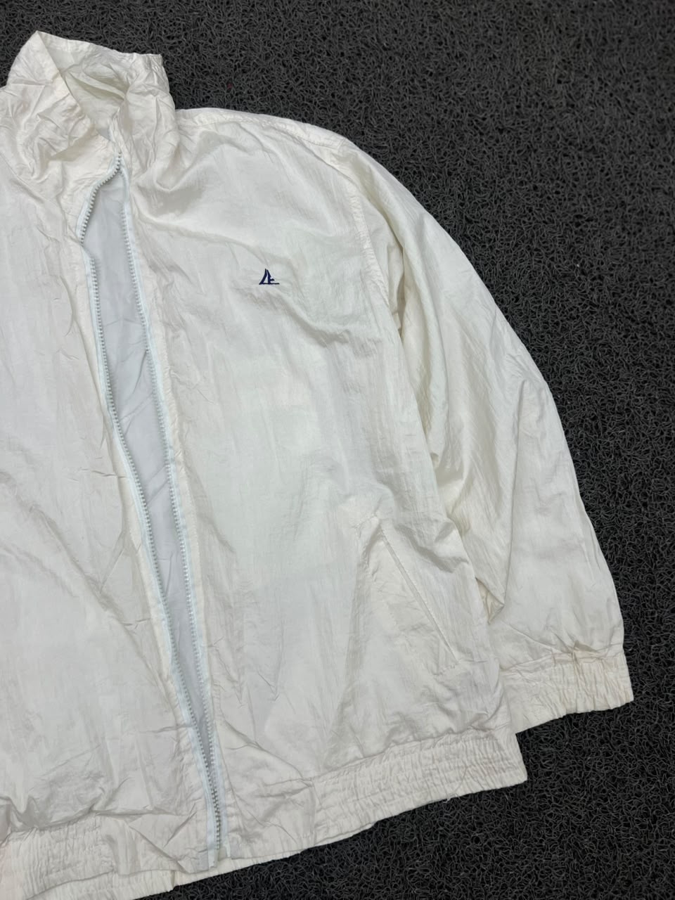 Minimalist White Windbreaker Jacket – No Zip ⚠️