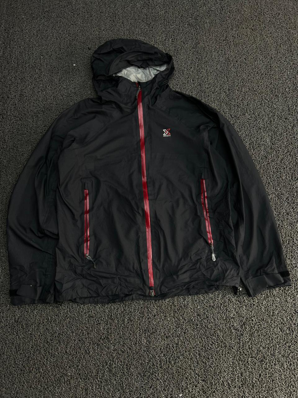 Black Hooded Waterproof Outdoor Jacket with Red Zip Accents – Lightweight Windbreaker Raincoat