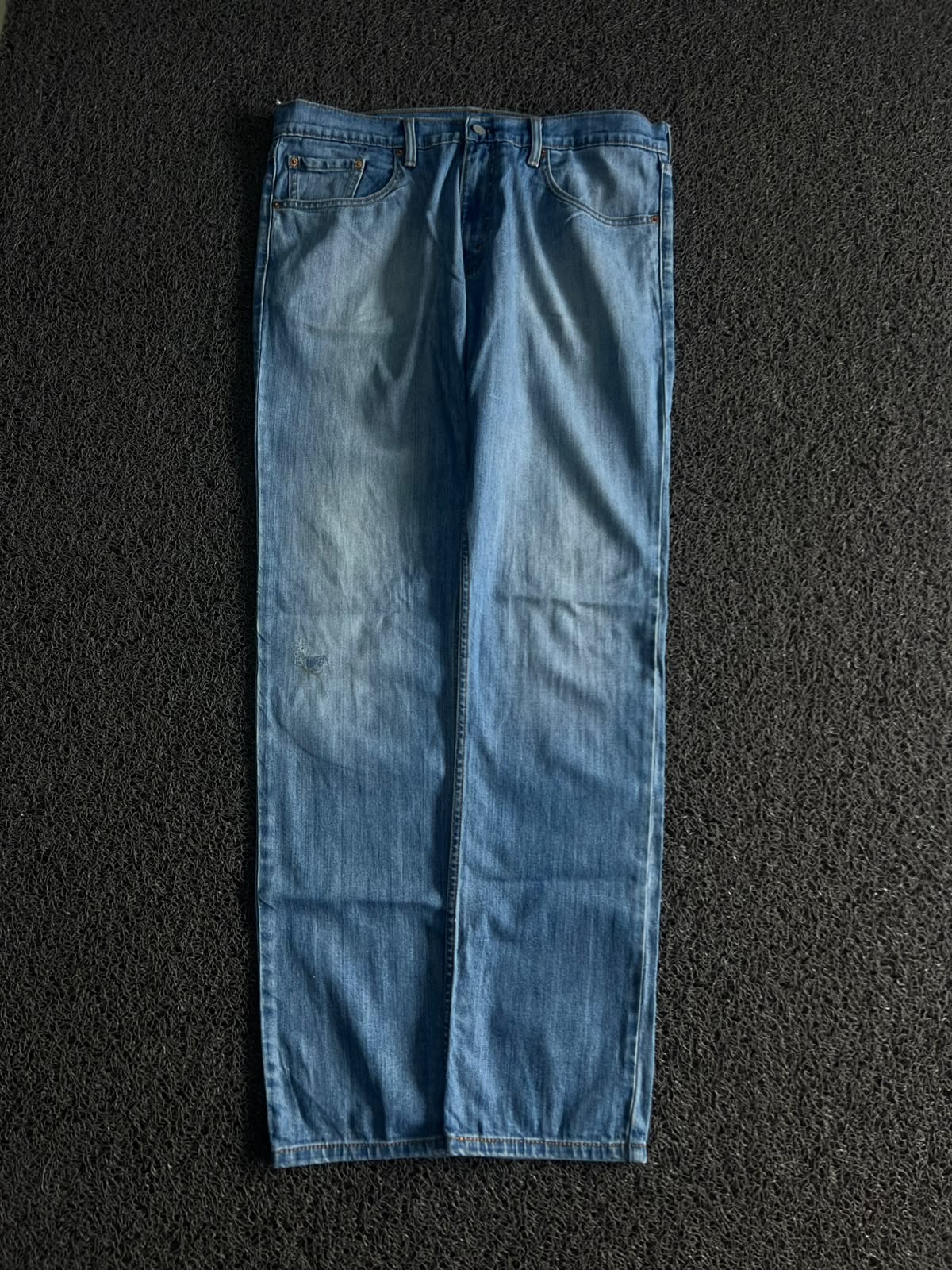 Levi's Regular Fit Blue Denim Jeans – Classic Straight Leg Vintage Wash