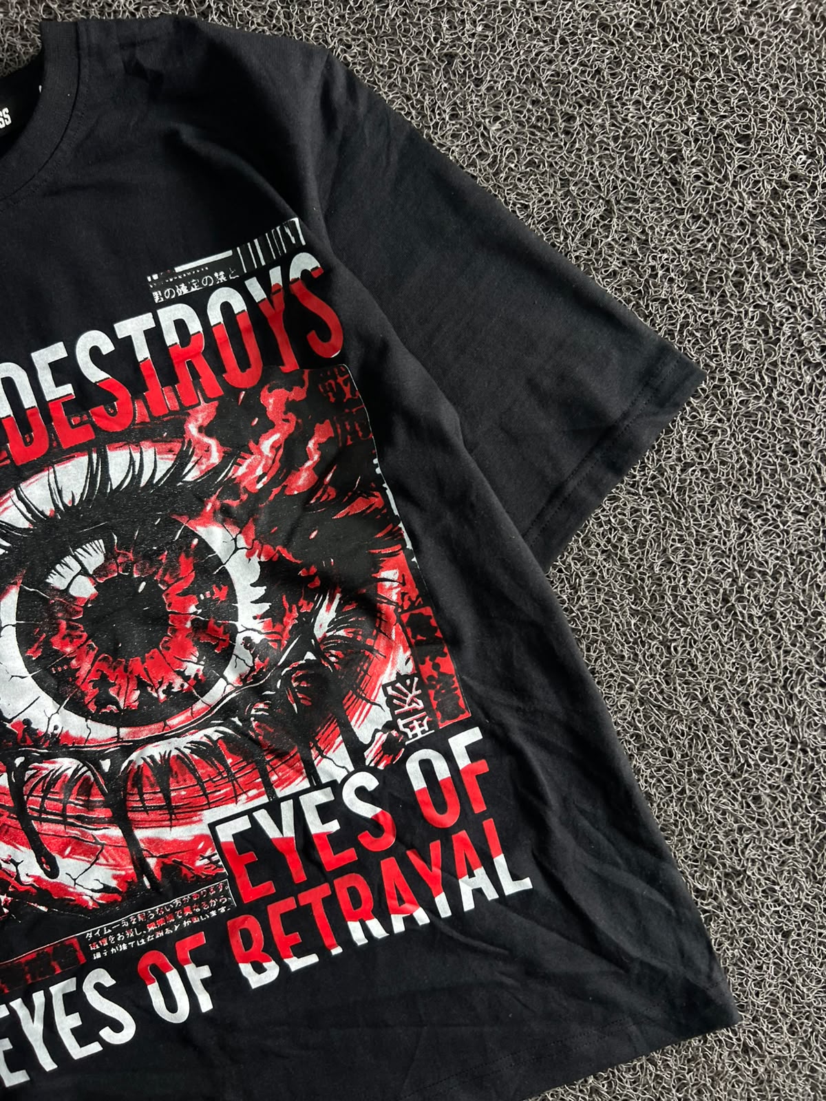 Vintage Black Graphic T-Shirt – Red & White Eye Print “Eyes of Betrayal” Design
