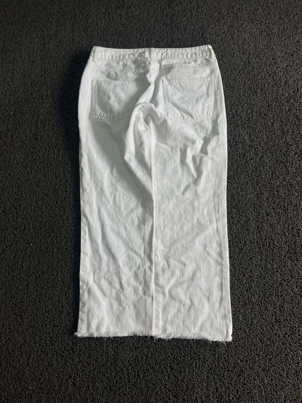 White Straight Leg Denim Jeans – Classic High Waist Fit