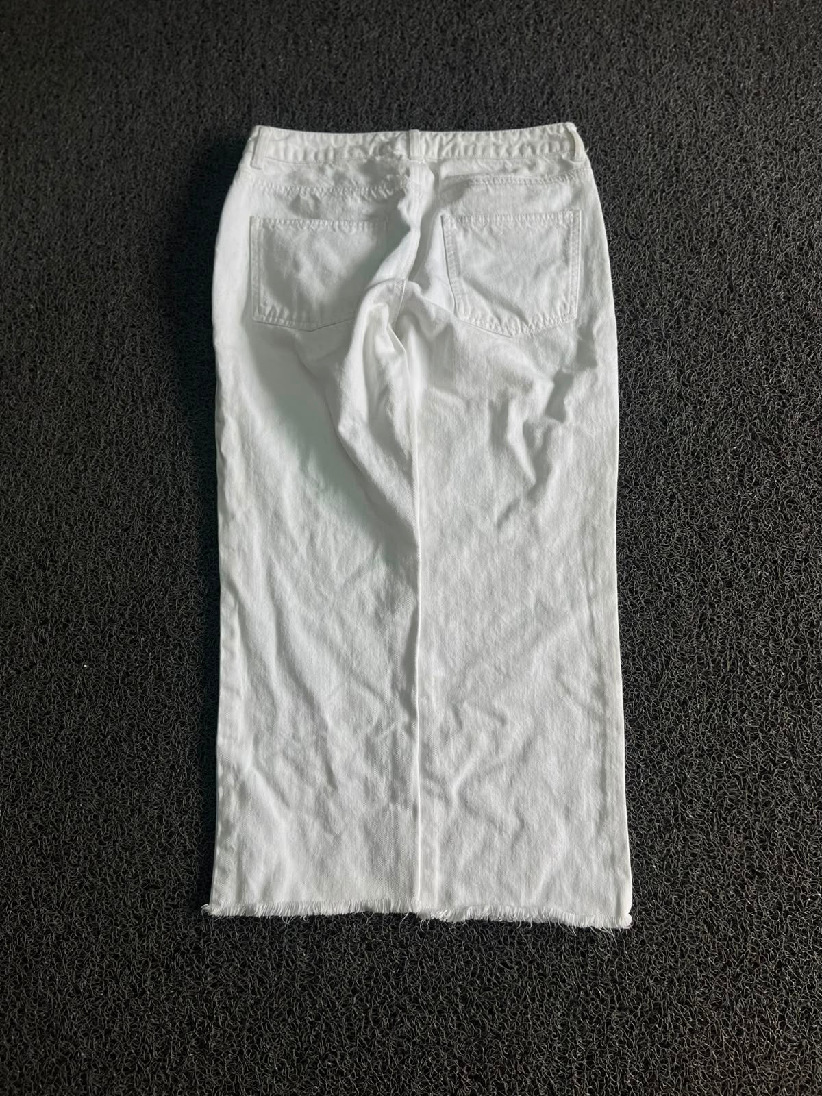 White Straight Leg Denim Jeans – Classic High Waist Fit