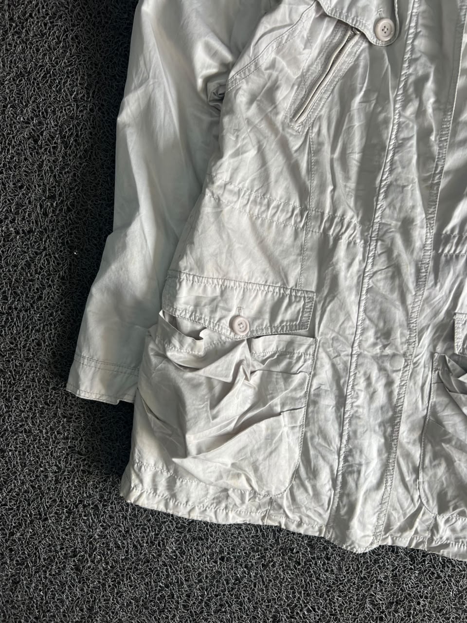 Vintage White Multi-Pocket Hooded Jacket