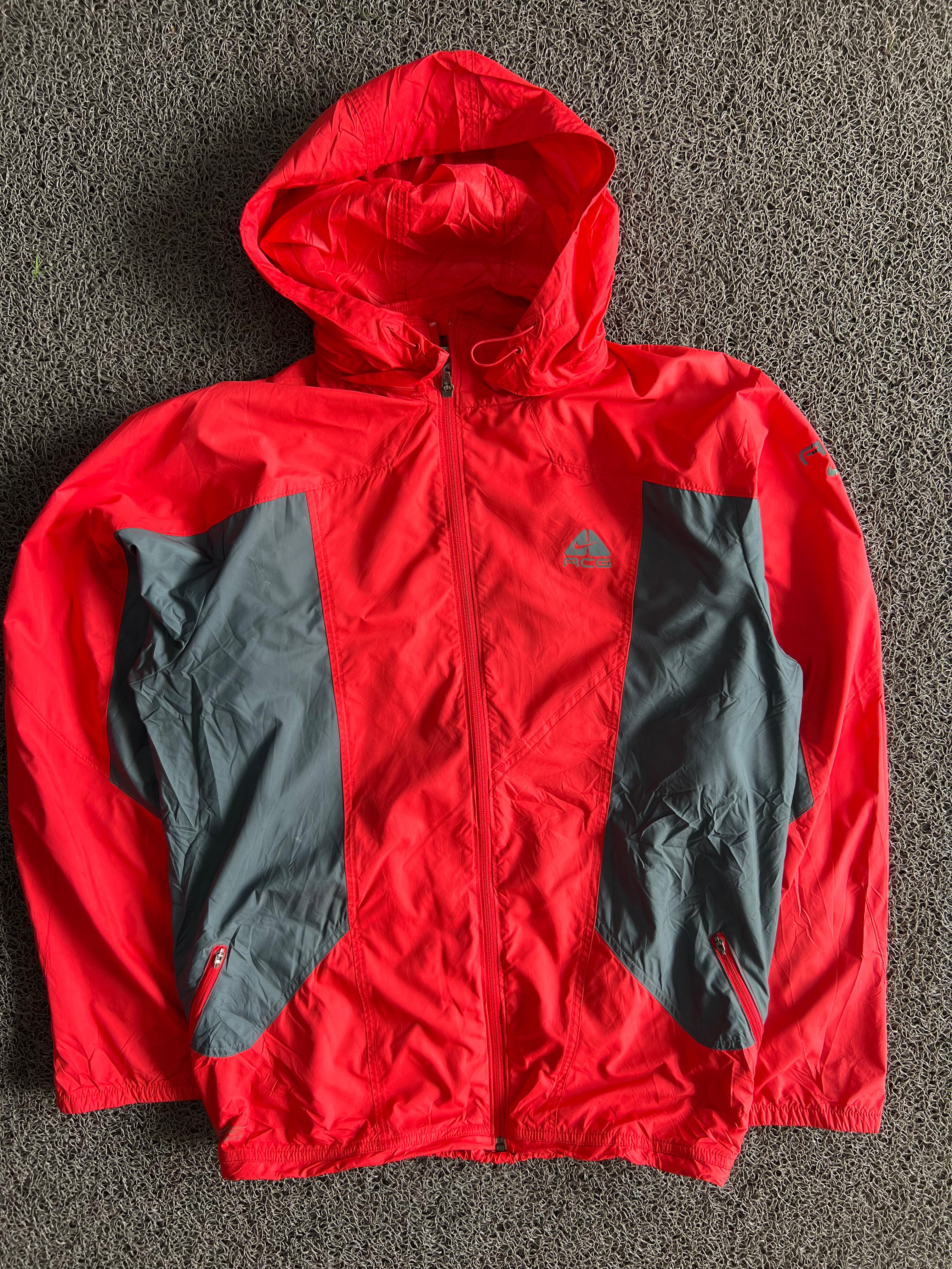 Nike ACG Lightweight Hooded Windbreaker Jacket