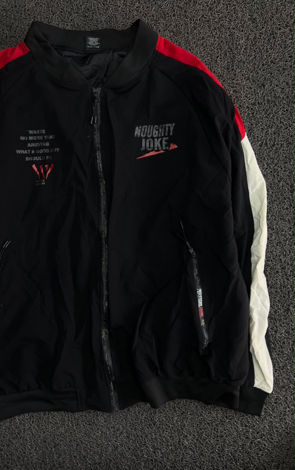 Full-Zip Casual Sports Jacket with Contrast Side Panels⚠️ Small Damage