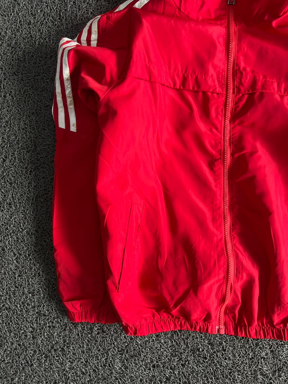 Vintage Red Hooded Windbreaker Jacket | Lightweight Full-Zip Sports Outerwear