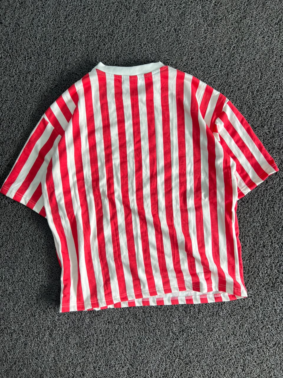 Red & White Vertical Striped Oversized T-Shirt – Unisex Casual Crew Neck Tee