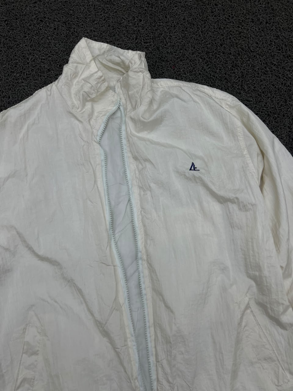 Minimalist White Windbreaker Jacket – No Zip ⚠️