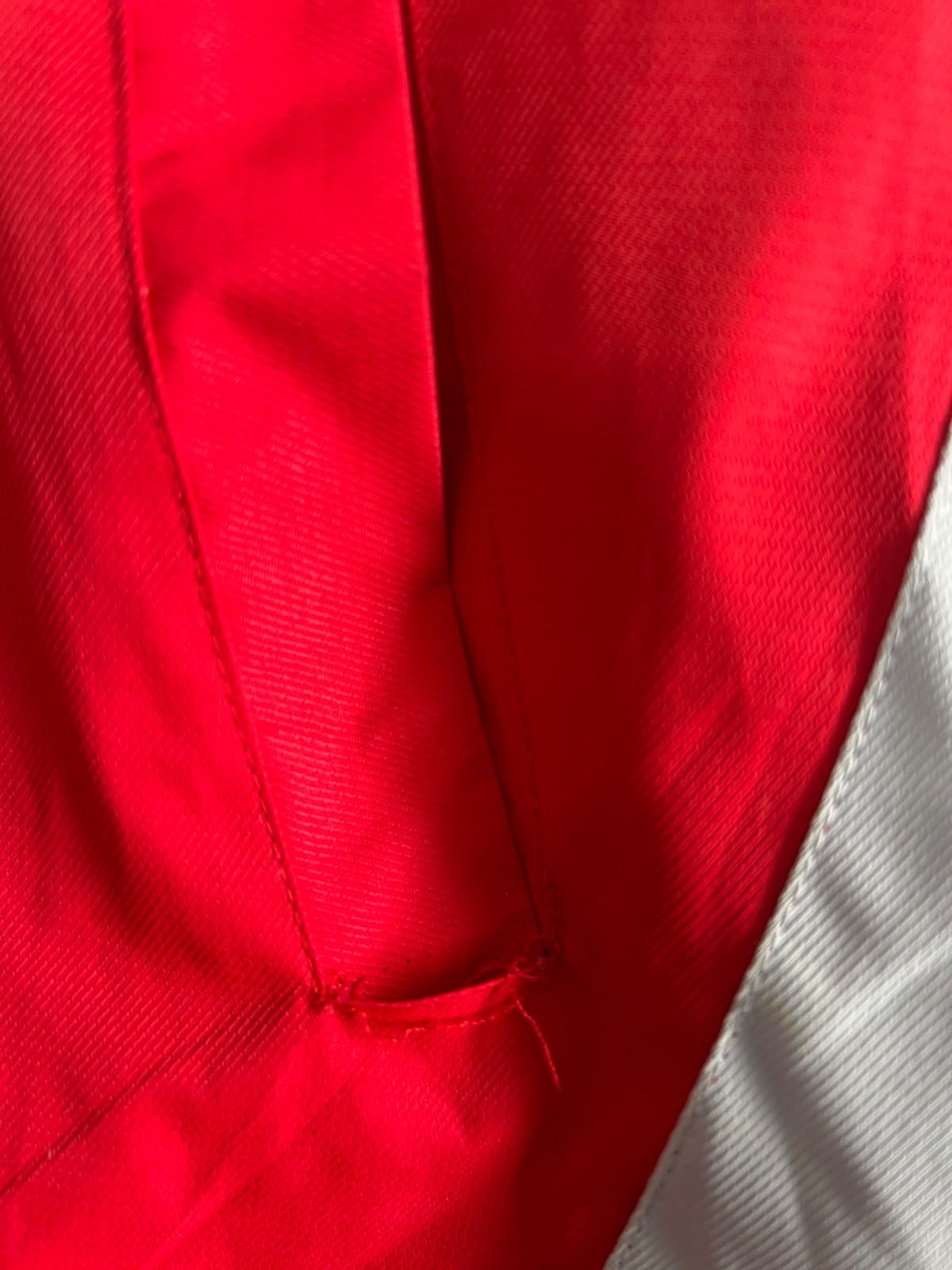 Li Yang Crazy Running Lightweight Windbreaker Jacket – Red/White ⚠️ Small Damage