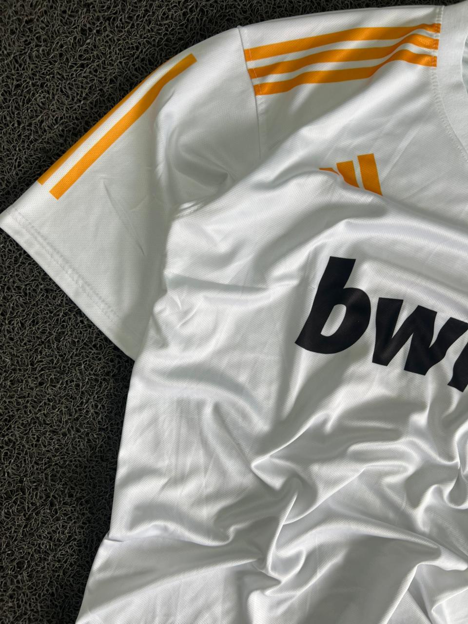 Real Madrid 2010–11 Home Jersey – Karim Benzema #9 | White & Gold Retro Football Five Sleeve Jersey