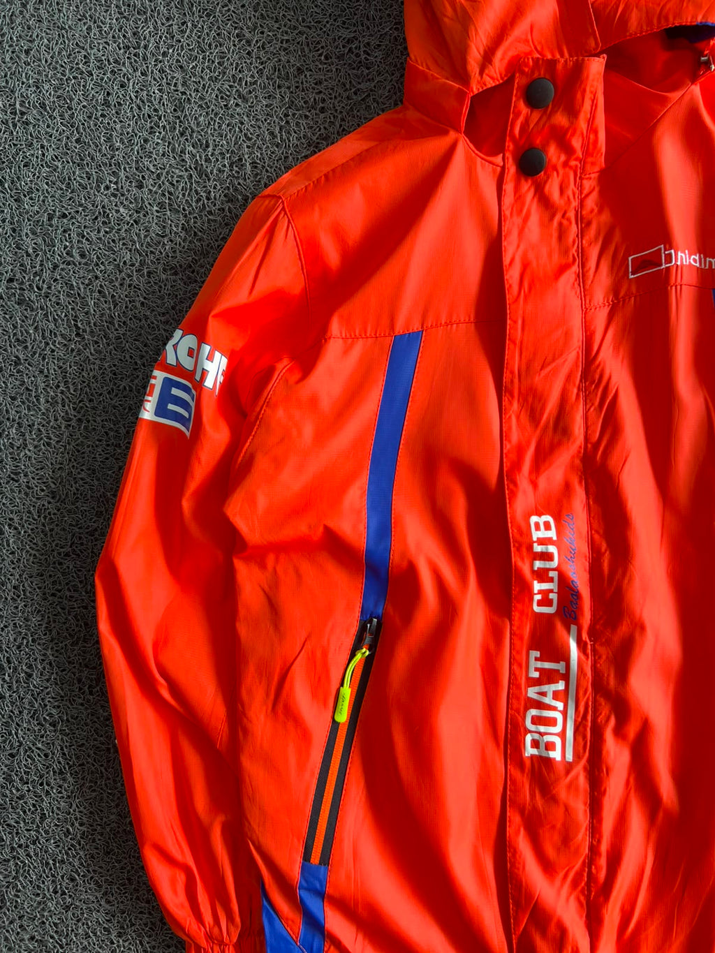 Red & Blue Hooded Windbreaker Jacket – Lightweight Outdoor Shell