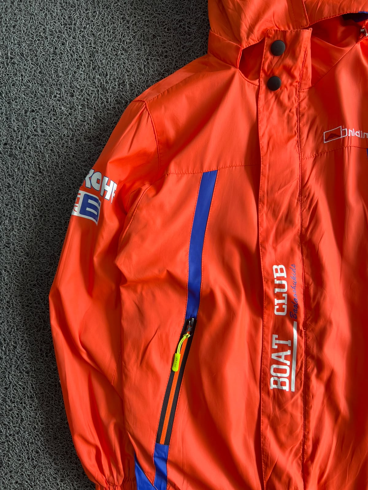 Red & Blue Hooded Windbreaker Jacket – Lightweight Outdoor Shell