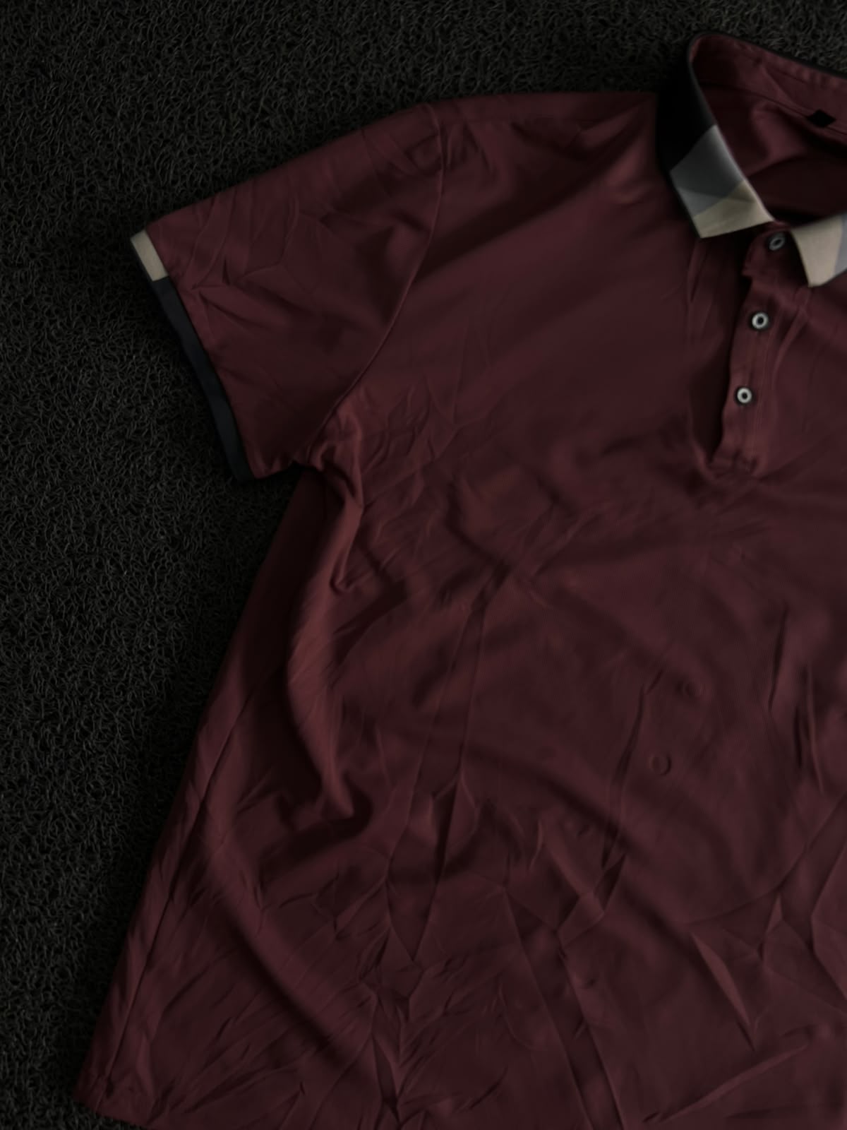 Polo T-Shirt with Contrast Collar & Chest Crest Logo – Smart Casual Polo