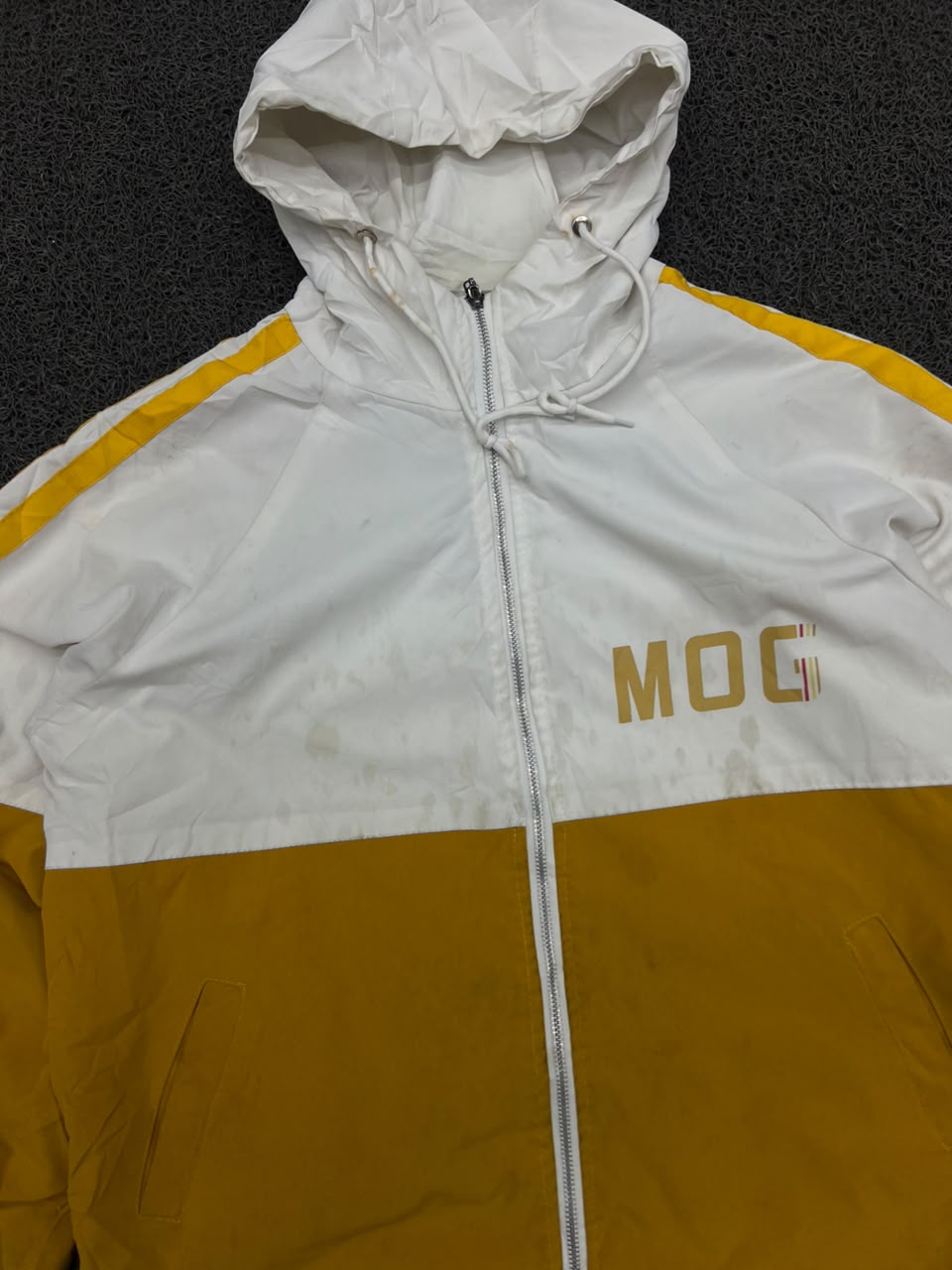 Vintage MOG White & Mustard Hooded Windbreaker Jacket – ⚠️ Minor Stains