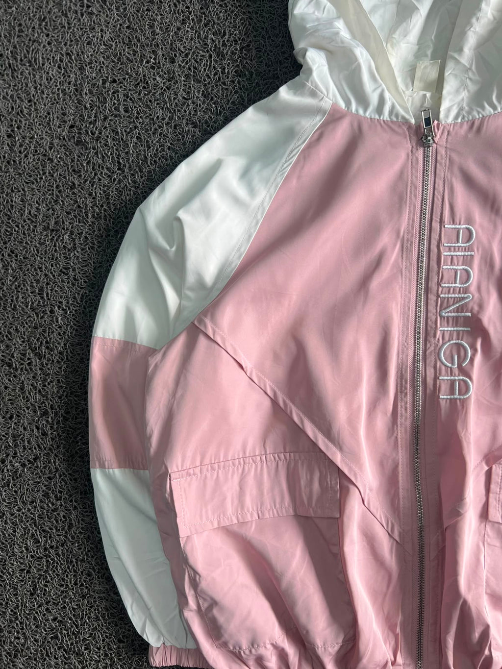 Pink & White Hooded Windbreaker Jacket – Lightweight Full-Zip Casual Outerwear