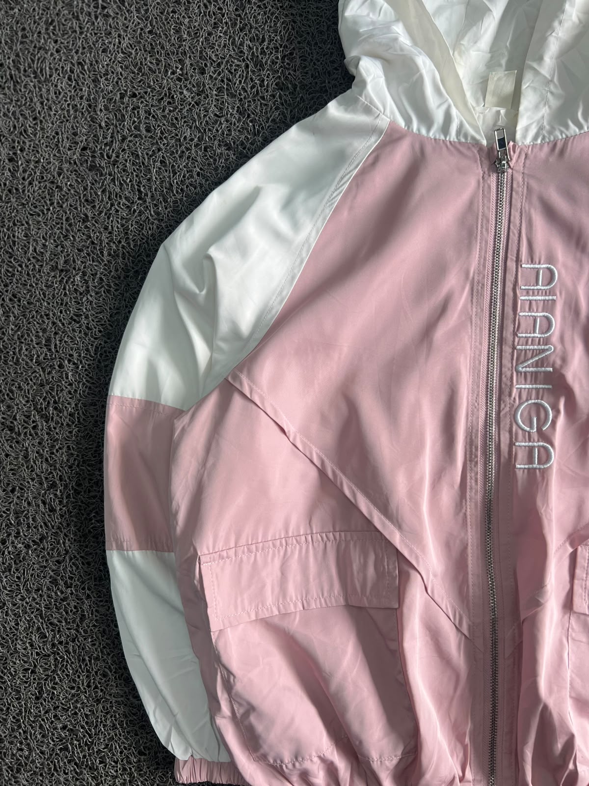 Pink & White Hooded Windbreaker Jacket – Lightweight Full-Zip Casual Outerwear
